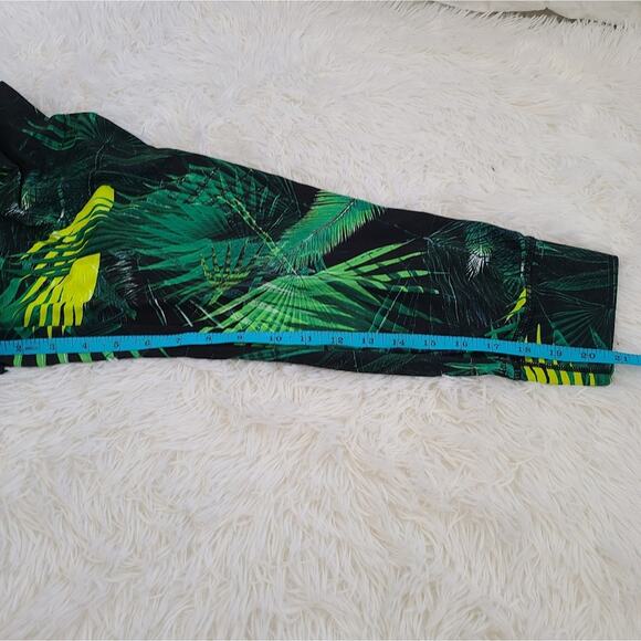Fabletics Green Forest Floral Print Capri Workout Leggings Women's Small - Picture 5 of 12